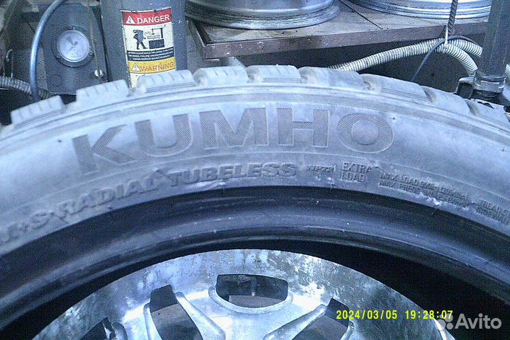 Kumho WinterCraft WP72 275/40 R20