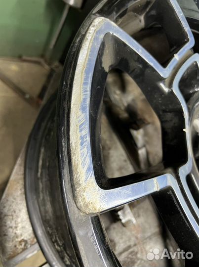 Диск Rolls Royce black badge r21 с повреждением