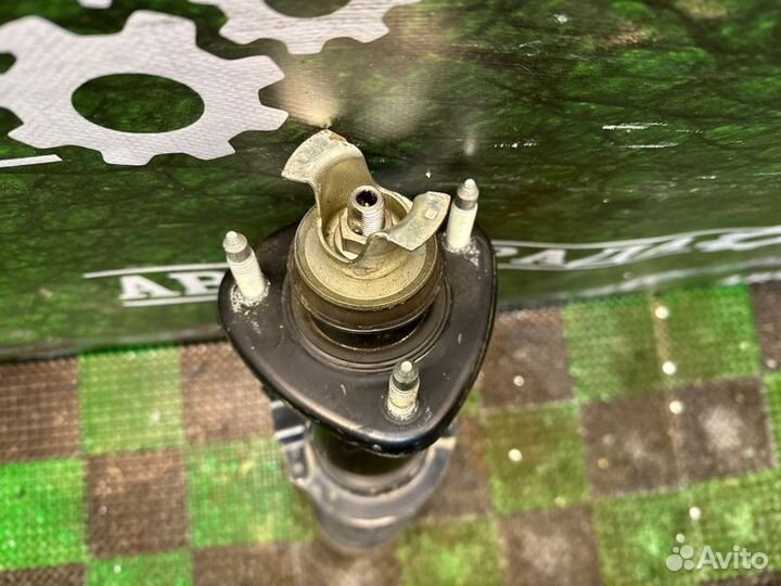 Амортизатор задний правый Lexus Gs 190 2006-2011