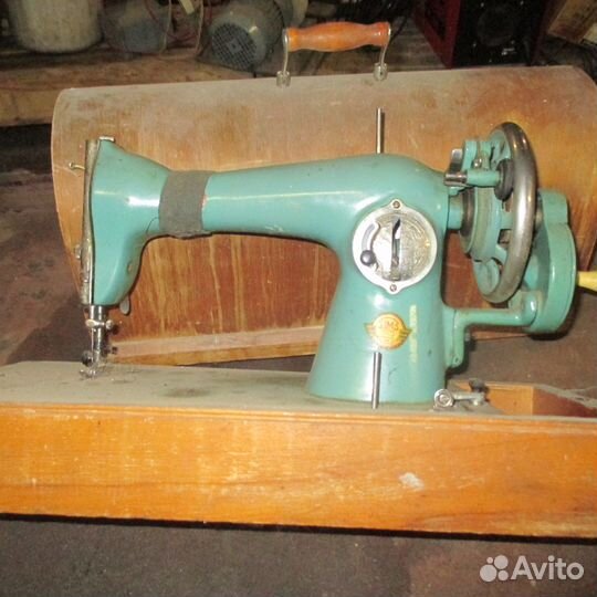 Старинные швейные машинки прялка