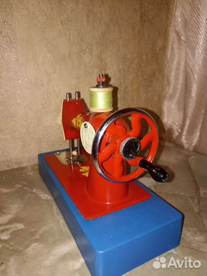 Детская швейная машинка СССР