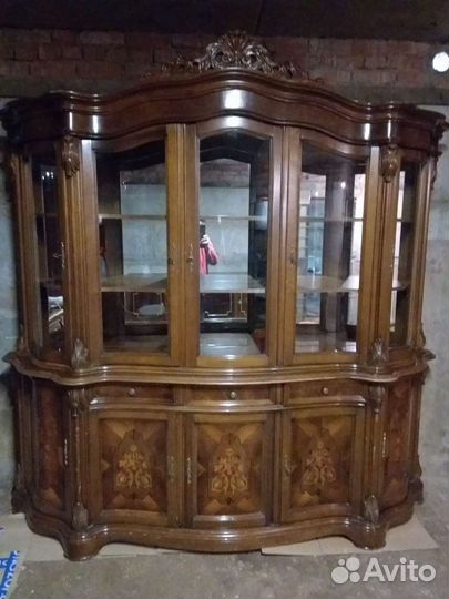 Буфет витрина