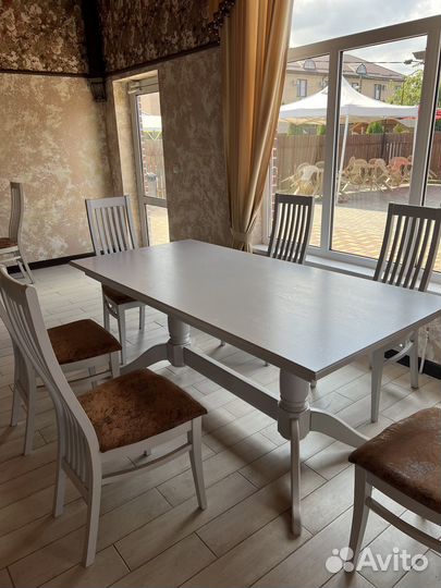 Стол обеденный и стулья