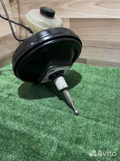 Вакуумный усилитель тормозов Passat B5 8d0612105