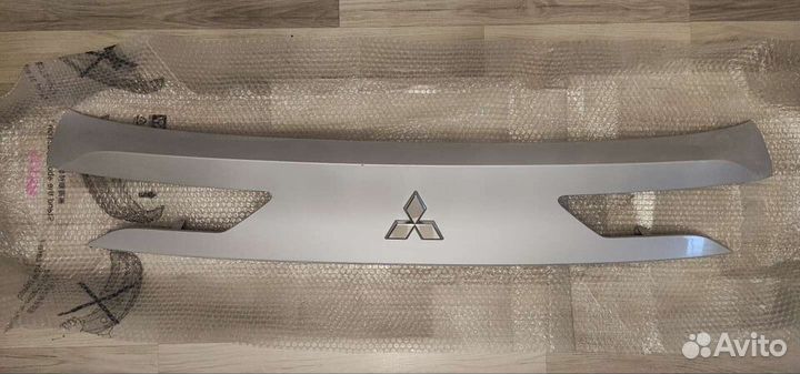 Накладка двери багажника Mitsubishi Outlander 4 GM