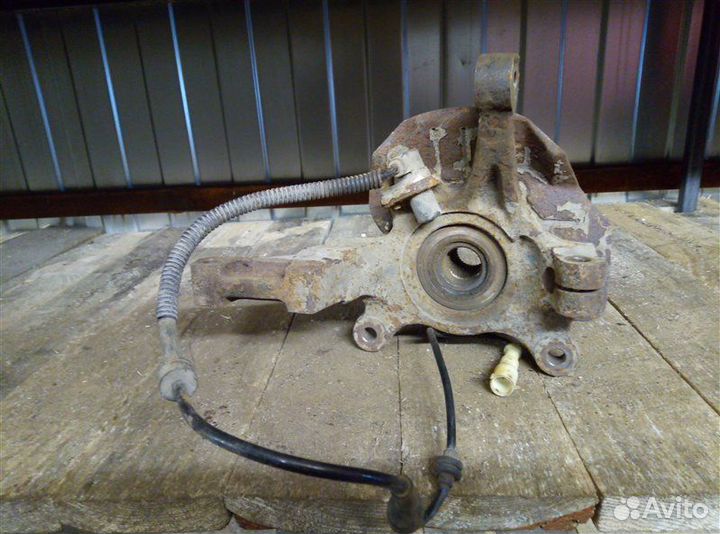 Кулак (цапфа) передний правый Chevrolet Lacetti