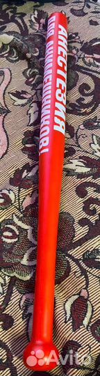 Бейсбольная бита является сувенирной продукцией