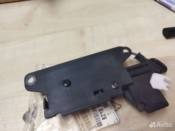 Механизм открытия замка Peugeot 308