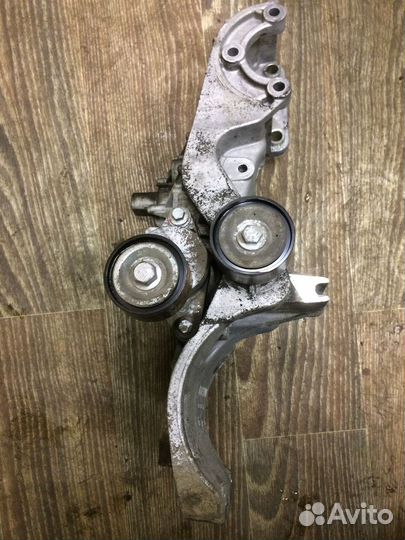 Кронштейн генератора Renault Sandero Logan, Largus