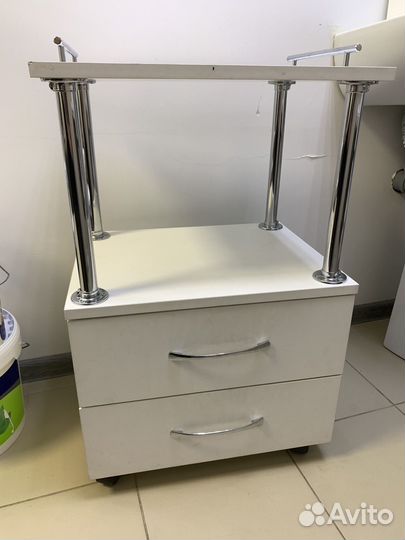 Тумба на колесах