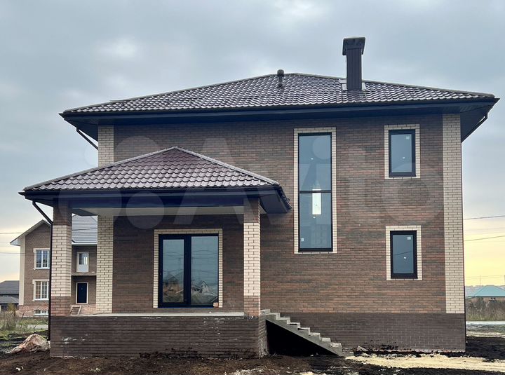 Коттедж 185 м² на участке 10 сот.