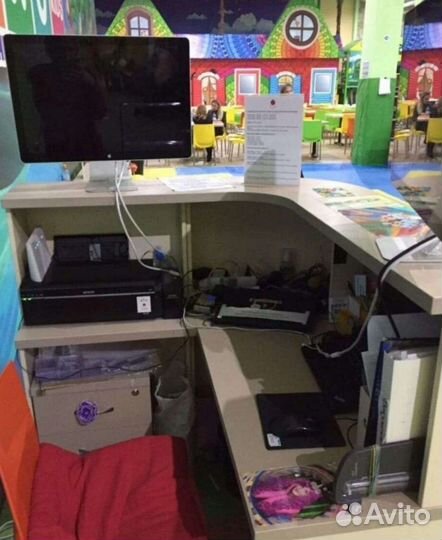 Стойка ресепшен с тумбой