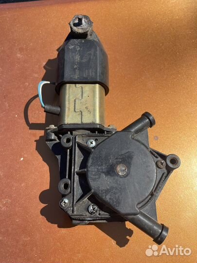 Мотор стеклоподъемника (стоял на Приоре)