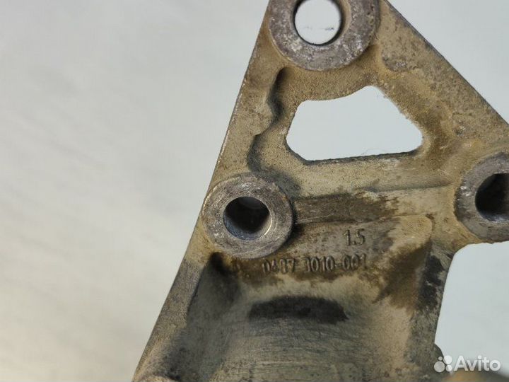 Натяжитель ремня генератора Volkswagen Golf 2006