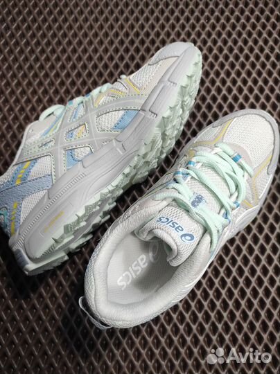 Кроссовки asics