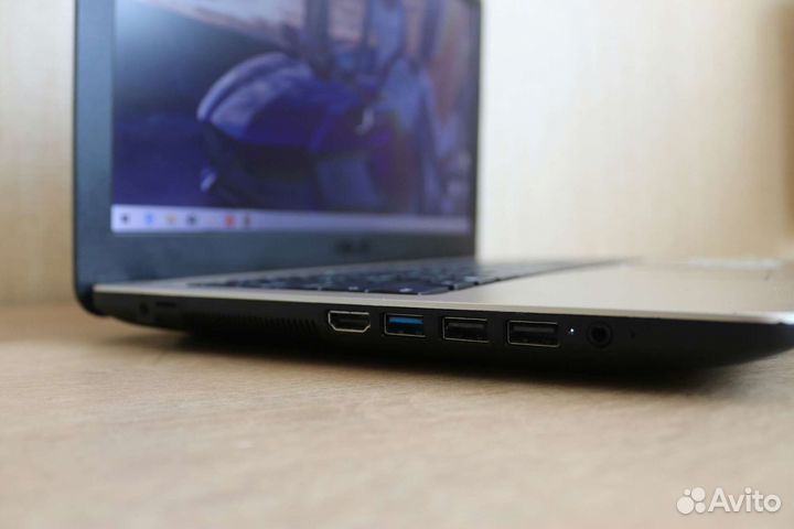 Ноутбук Asus 4 ядра, 4gb, hd605, ssd 250