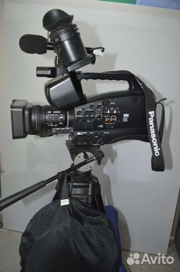 Профессиональная видеокамера