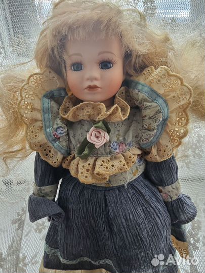 Кукла фарфоровая коллекционная