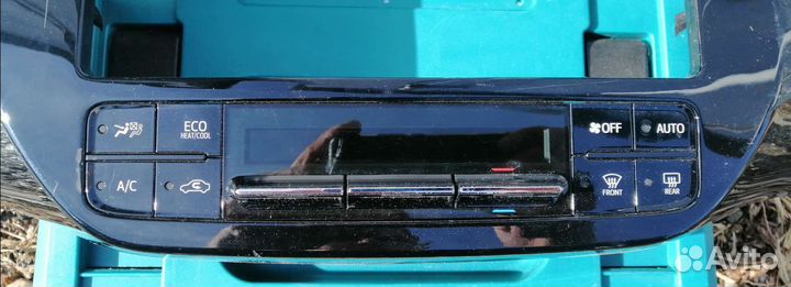 Блок управления климатом Toyota Prius ZVW50