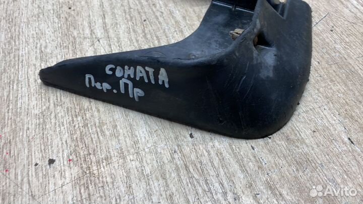 Передний Правый Брызговик Hyundai Sonata 4 EF