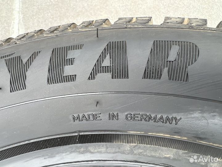 Goodyear UltraGrip Ice 2 215/55 R16 97T