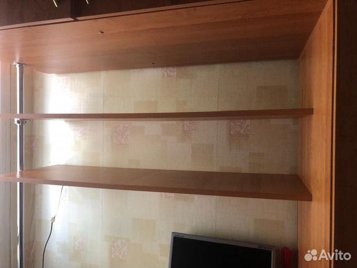 Продаётся шифоньер, стол, полки, антресоли
