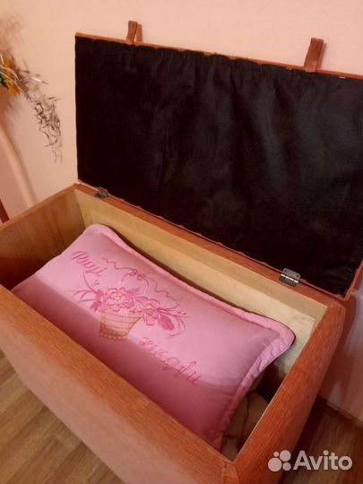 Тумба для хранения одеял и подушек