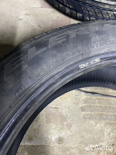 Bridgestone Dueler H/P Sport 255/45 R20