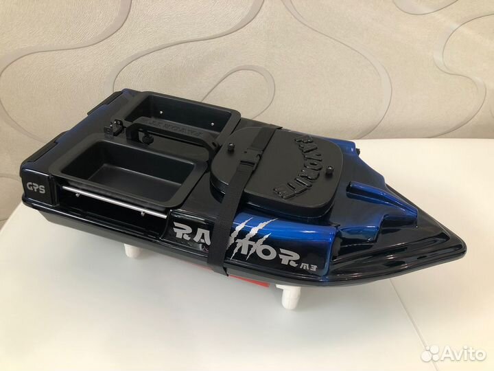 Кораблик карповый c GPS Favorite raptor