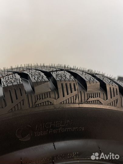 Michelin X-Ice North 4 255/35 R21 98H