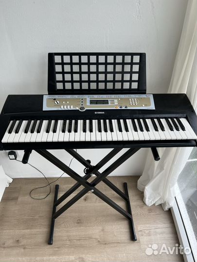 Синтезатор Yamaha PSR-R200