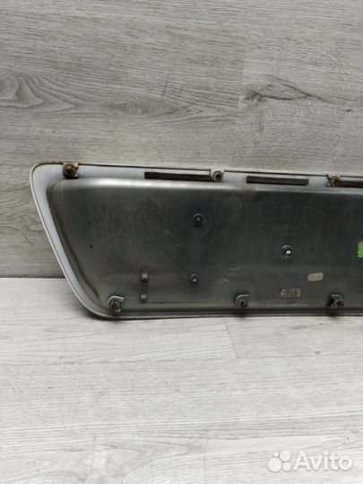 Накладка крышки багажника Mercedes C-Class W203