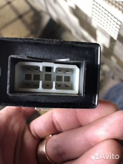 Реле питания на Хендай Элантра III XD