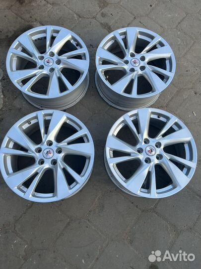 Литые диски R18 Nissan