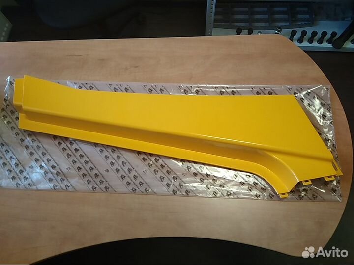 Уголок подкапотный вертикальный на JCB