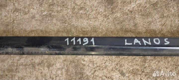 Молдинг стекла передний правый Chevrolet Lanos