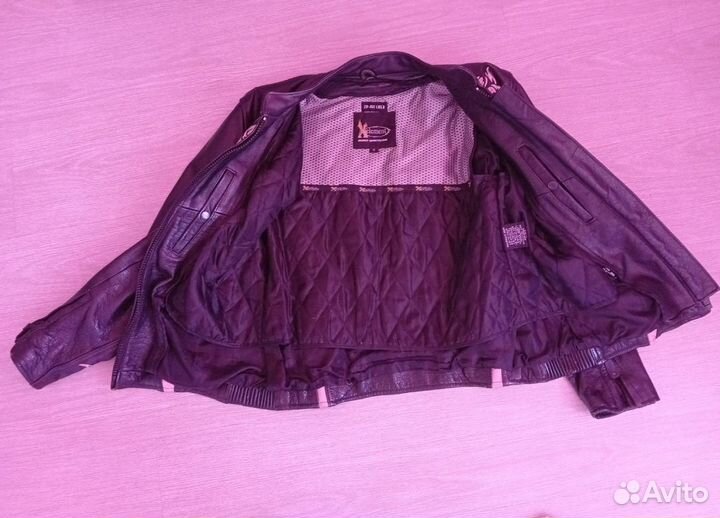 Мотокуртка кожаная женская