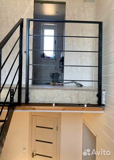 Облицовка лестничного металлокаркаса деревом