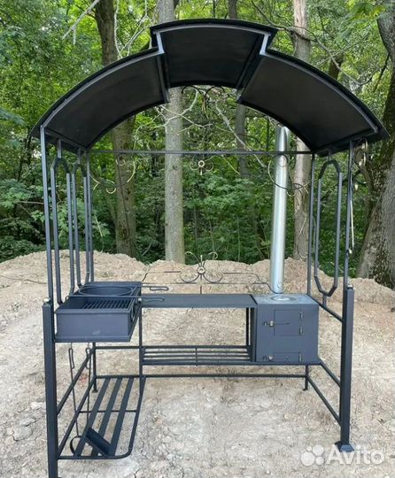 Мангальная зона под крышей