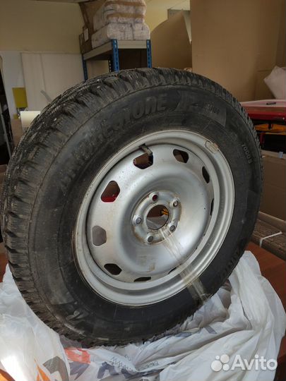 Bridgestone Ice Cruiser 7000S 215/65 R16 98T