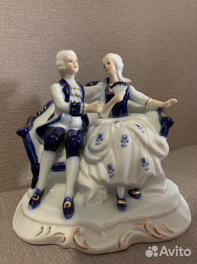 Статуэтка фарфоровая Rococo collection