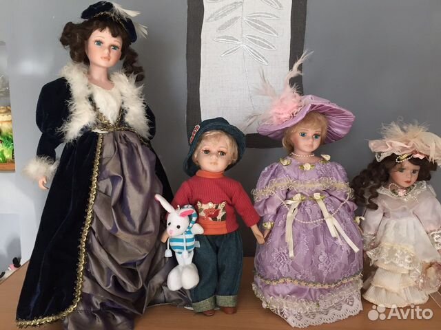 Кукла фарфоровая