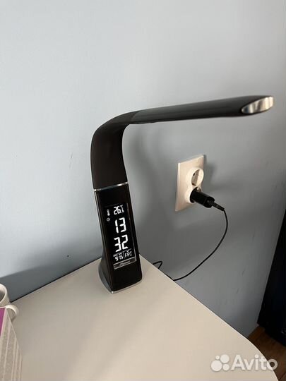 Настольная лампа с часами