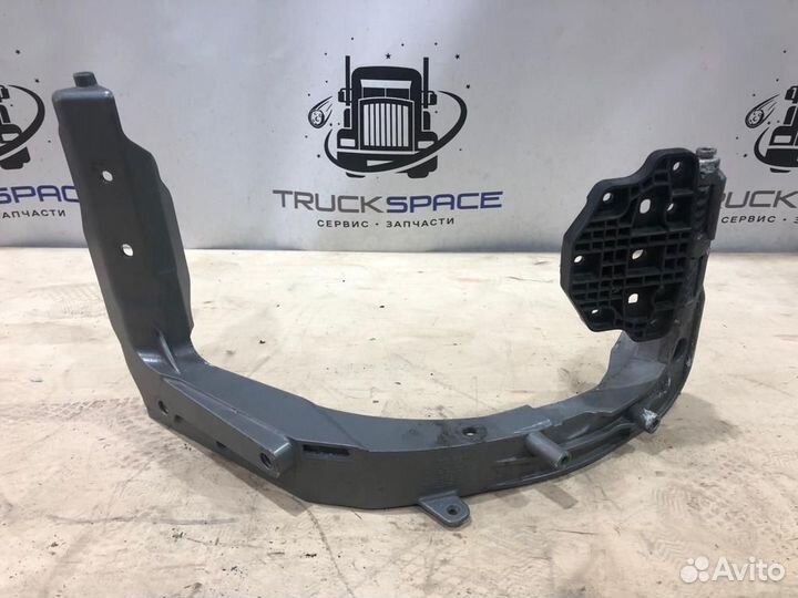 2479061 Кронштейн фары прав. Scania 6
