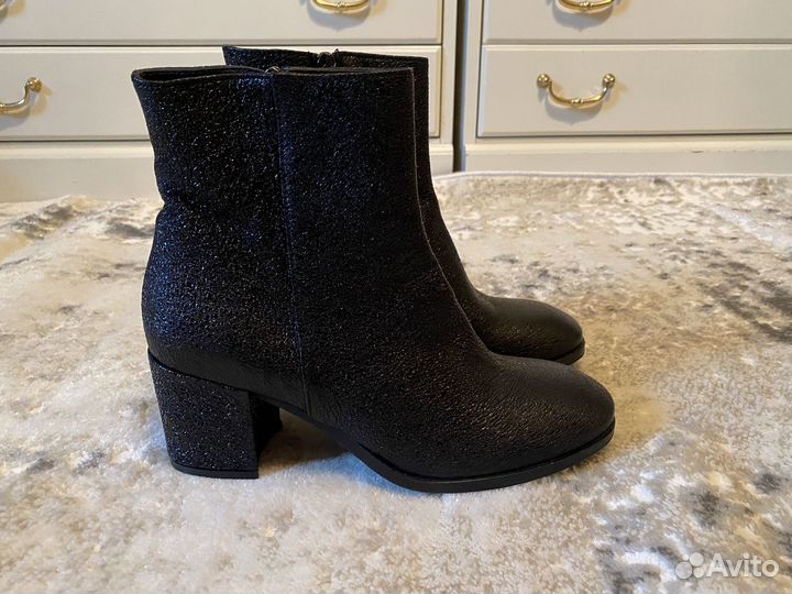 Кожаные черные ботильоны