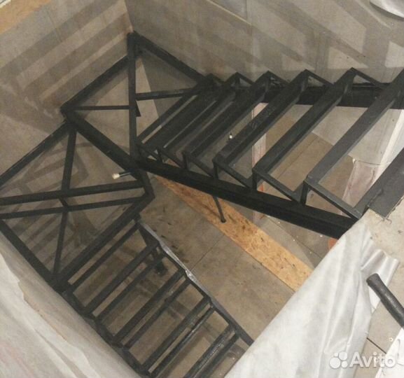 Каркас лестницы из металла