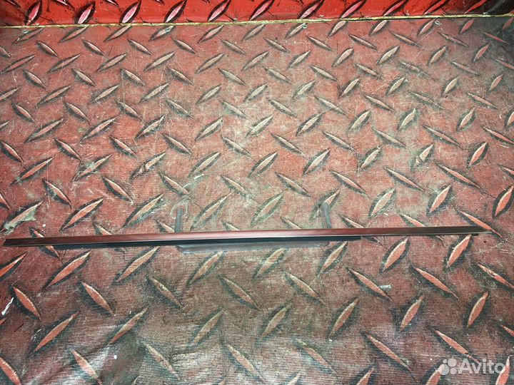 Молдинг стекла передней правой двери Mercedes W205