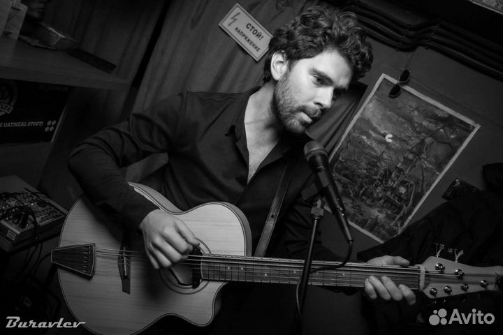 Акустическая гитара с басовыми струнами