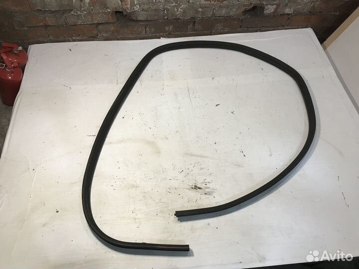 Уплотнитель задней двери Renault Logan