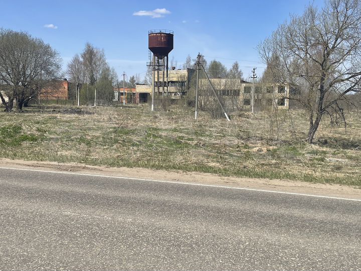 Здание, 1048.3 м²